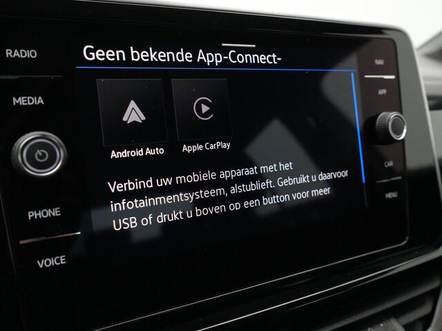 Volkswagen T-Roc 1.5 TSI 150 pk DSG R-Line Edition | Stoelverwarming | Parkeersensoren voor/achter | Keyless Entry