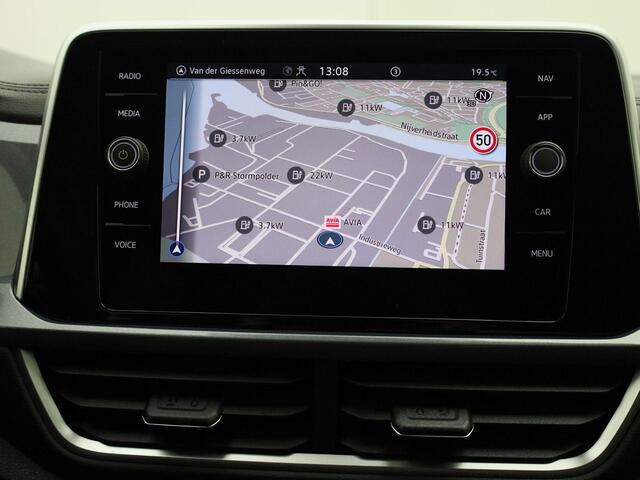 Volkswagen T-Roc 1.5TSI/150PK Style DSG · Navigatie · Parkeersensoren · Trekhaak · Garantie tot juni 2026