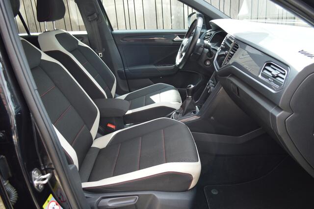 Volkswagen T-Roc 1.5 TSI Sport Led Camera CarPlay Afn.trekh Pdc
