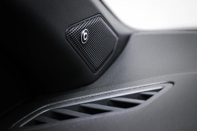 Volkswagen T-Roc 1.5 TSI R-Line Black Style | PANORAMADAK | IQ LIGHT | BEATS DAB | 19"