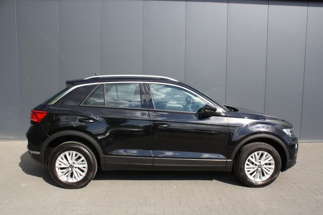 Volkswagen T-Roc 1.5 TSI Style Business - NAVIGATIE - CAMERA - 1e EIGENAAR - RIJKLAAR