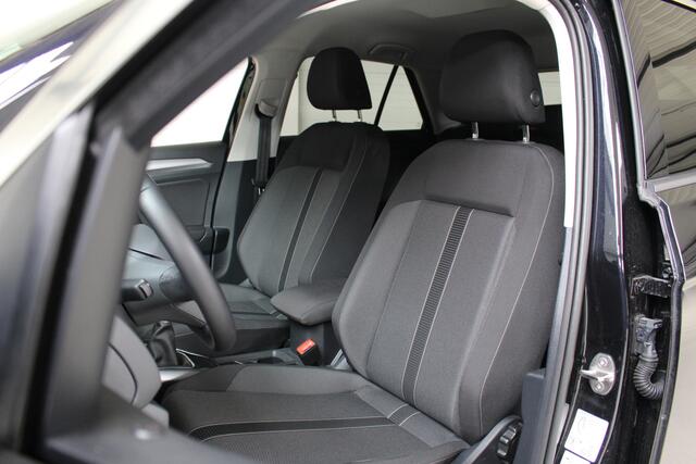 Volkswagen T-Roc 1.0 TSI Life Navi | Stoelverwarming | All Season Banden | Climate Control | Parkeersensoren