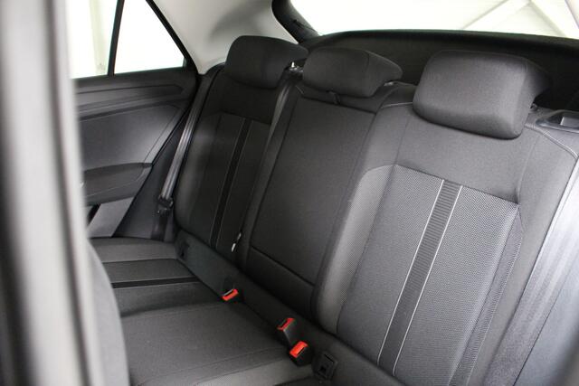 Volkswagen T-Roc 1.0 TSI Life Navi | Stoelverwarming | All Season Banden | Climate Control | Parkeersensoren