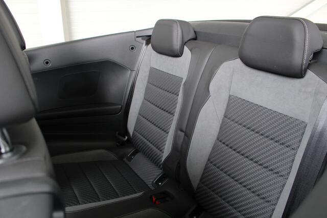 Volkswagen T-Roc Cabrio 1.5 TSI R-Line Blackstyle DSG Navigatie | Dodehoek Assistent | DCC | Parkeercanera | Keyless Entry |