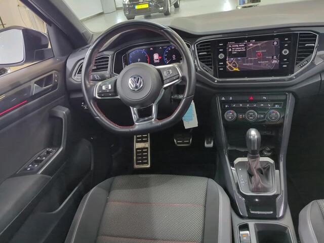Volkswagen T-Roc 1.5 TSI Sport / AUTOMAAT/ PANO/ TREKHAAK/ CAMERA/ PARK. SENSOREN/ DIGITAL DASHBOARD/ LED/ NAVI/ CLIMA/ 18" LMV