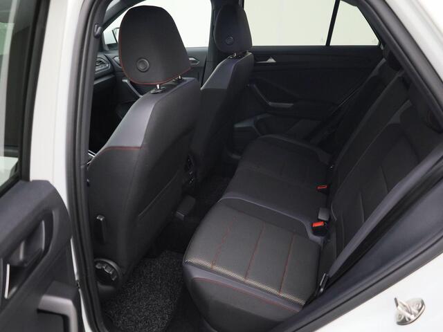 Volkswagen T-Roc 1.5TSI/150PK R Line DSG · Navigatie · Camera + Parkeersensoren · Stoelverwarming · Garantie tot maart 2026 of 100000km