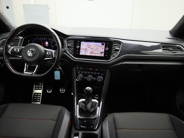 Volkswagen T-Roc 1.5TSI/150PK Sport · Navigatie · Camera + Parkeersensoren · Stoelverwarming