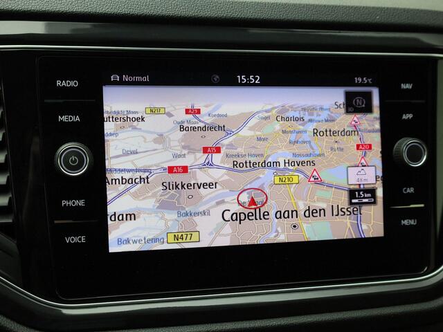 Volkswagen T-Roc 1.5TSI/150PK Sport · Navigatie · Camera + Parkeersensoren · Stoelverwarming