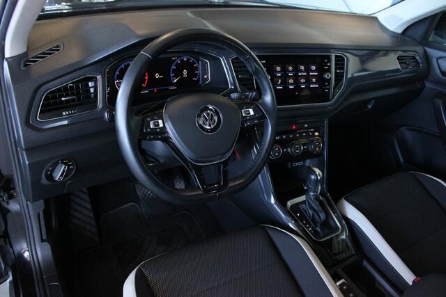 Volkswagen T-Roc 1.5 TSI Sport Afn. Trekhaak | Virtual Cockpit | Stoelverw. | Carplay | Clima | Adapt. Cruise | LED | Camera | 17" LMV | PDC V+A