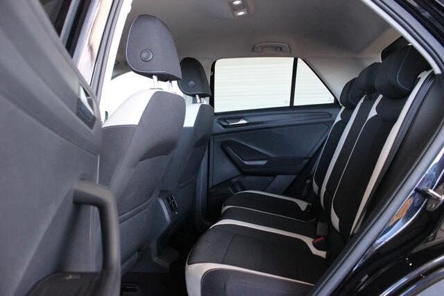 Volkswagen T-Roc 1.5 TSI Sport Afn. Trekhaak | Virtual Cockpit | Stoelverw. | Carplay | Clima | Adapt. Cruise | LED | Camera | 17" LMV | PDC V+A