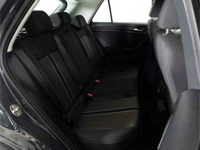 Volkswagen T-Roc 1.5 TSI Style 150pk Automaat | Trekhaak | Navigatie | Adaptieve Cruise Control | Climate Control |