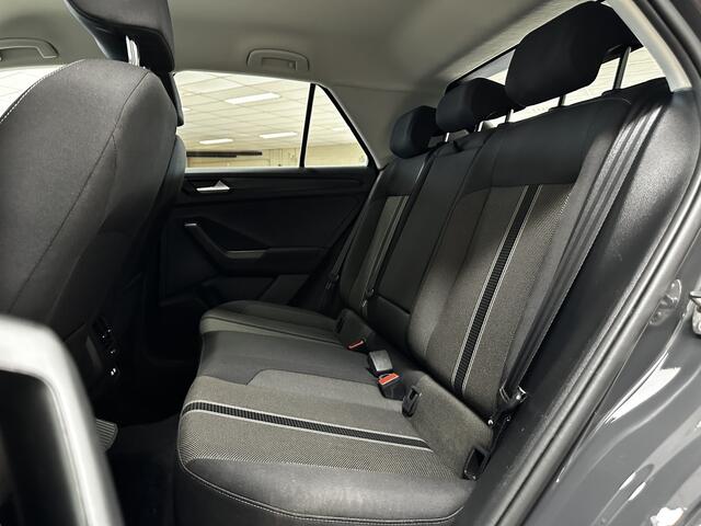 Volkswagen T-Roc 1.0 TSI Style/ DAB+/ Airco/ Adaptive Cruise/ Elek. pakket/ Isofix/ Lane-Assist./ Bluetooth/ Armsteun/ Multi. LEDER. Stuur/ 16'' LMV/ PDC V+A/ Extra getint glas/ LED Dagrijverl.
