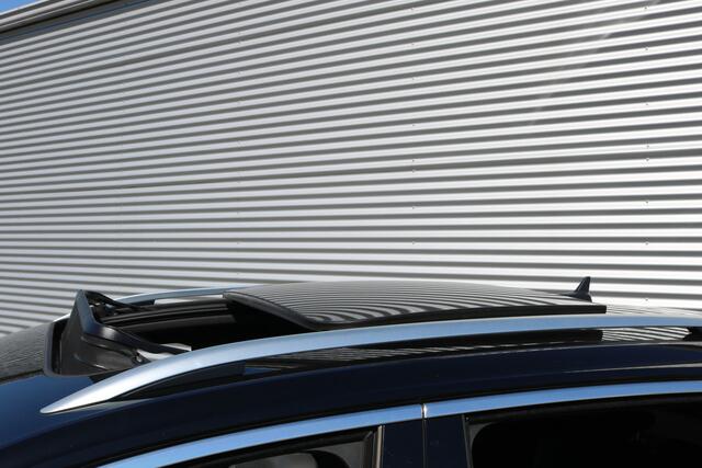 Volkswagen T-Roc 1.5 TSI R-Line (Panoramadak VirtualCockpit ACC Keyless Full-Led Trekhaak PrivacyGlass Pdc V+A)