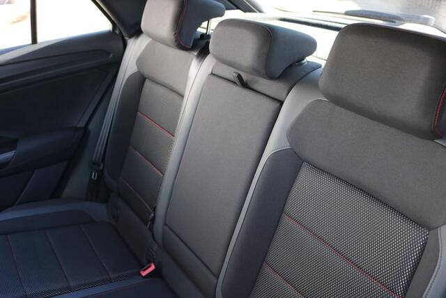 Volkswagen T-Roc 1.5 TSI R-Line (Panoramadak VirtualCockpit ACC Keyless Full-Led Trekhaak PrivacyGlass Pdc V+A)