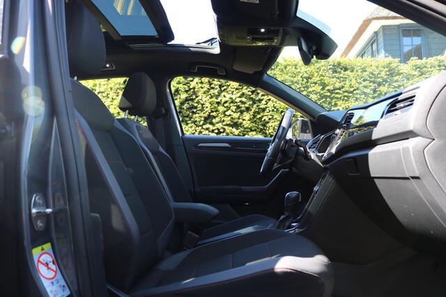 Volkswagen T-Roc 1.5 TSI R-Line (Panoramadak VirtualCockpit ACC Keyless Full-Led Trekhaak PrivacyGlass Pdc V+A)