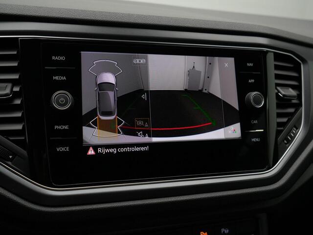 Volkswagen T-Roc Cabrio 1.5 TSI 150 pk DSG R-Line | Stuur-/stoelverwarming | Navigatie | Achteruitrijcamera
