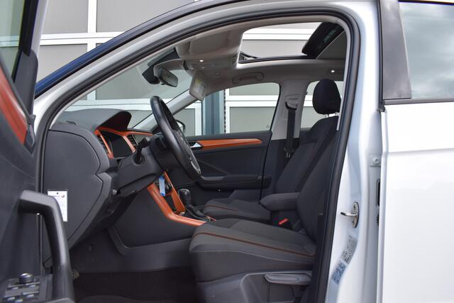 Volkswagen T-Roc 1.5 TSI Sport Business R Panodak | Virtual cockpit | Trekhaak | Camera | Topstaat