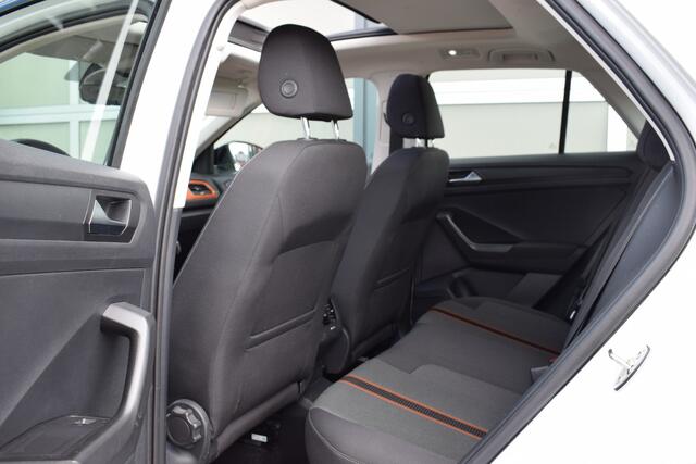 Volkswagen T-Roc 1.5 TSI Sport Business R Panodak | Virtual cockpit | Trekhaak | Camera | Topstaat
