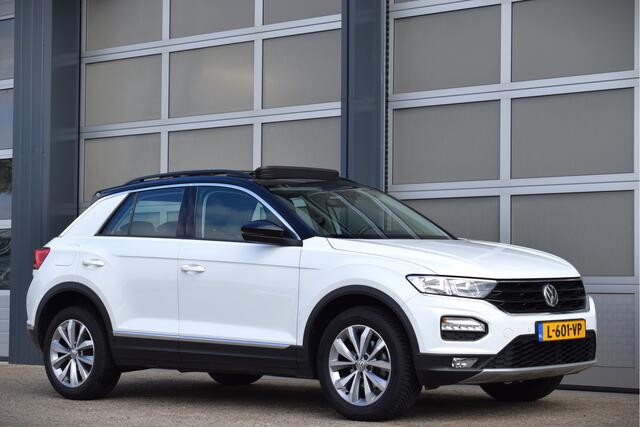 Volkswagen T-Roc 1.5 TSI Sport Business R Panodak | Virtual cockpit | Trekhaak | Camera | Topstaat