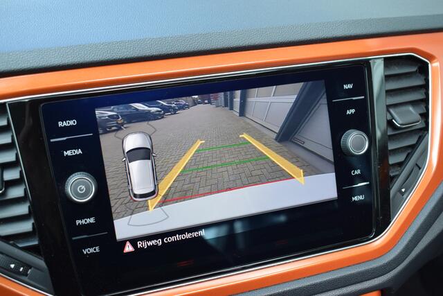 Volkswagen T-Roc 1.5 TSI Sport Business R Panodak | Virtual cockpit | Trekhaak | Camera | Topstaat