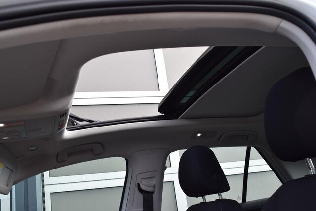 Volkswagen T-Roc 1.5 TSI Sport Business R Panodak | Virtual cockpit | Trekhaak | Camera | Topstaat