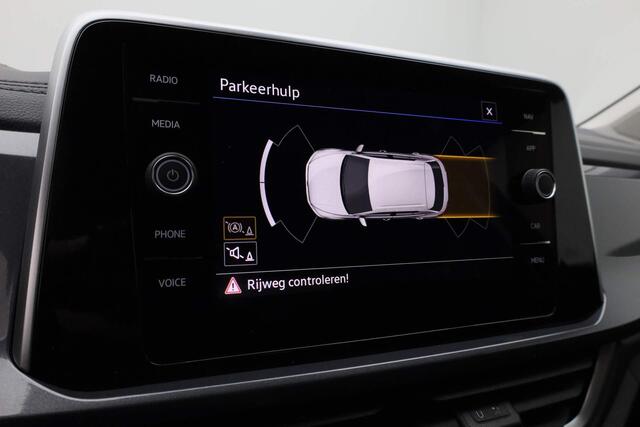 Volkswagen T-Roc 1.5 TSI 150PK DSG Style | Trekhaak | Navigatie | Stoelverwarming | Parkeersensoren voor/achter | Adaptive Cruise