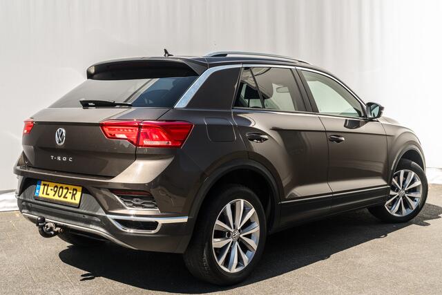 Volkswagen T-Roc 1.5 TSi 150 PK Sport | Adapt. Cruise | Trekhaak | LED | 17 inch LMV | Getint Glas