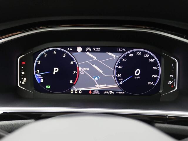Volkswagen T-Roc 1.5 TSI R-Line Business 150PK DSG Trekhaak afneembaar, LED-Matrix, Keyless Entry & Start, Pano-Schuifdak, Achteruitrijcamera, Travel Assist, 18" LM Velgen