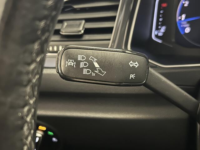 Volkswagen T-Roc 1.5 TSI Sport Virtual Cockpit | + Winterset op LM velgen | Compleet!