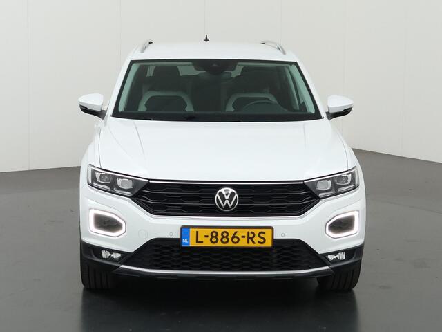 Volkswagen T-Roc 1.5 TSI Sport | Parkeercamera | Keyless Entry | Elektr. Achterklep | Dodehoekdetectie | Stoelverwarming |Carplay |