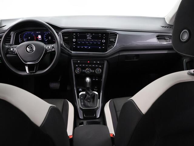 Volkswagen T-Roc 1.5 TSI Sport | Parkeercamera | Keyless Entry | Elektr. Achterklep | Dodehoekdetectie | Stoelverwarming |Carplay |