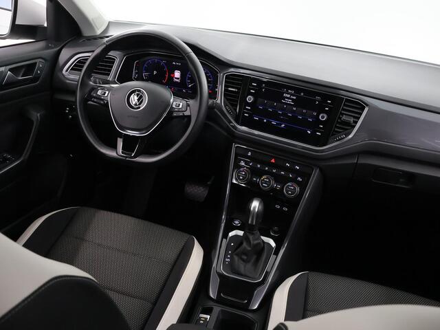 Volkswagen T-Roc 1.5 TSI Sport | Parkeercamera | Keyless Entry | Elektr. Achterklep | Dodehoekdetectie | Stoelverwarming |Carplay |