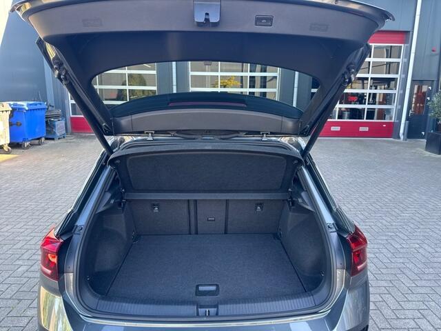Volkswagen T-Roc 1.5 TSI DSG R-LINE PANO-DAK/TREKHAAK/NAVI/ACC/STOELVERW