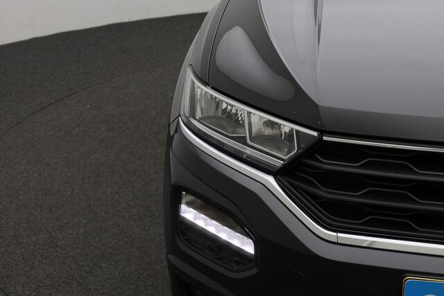 Volkswagen T-Roc 1.0 TSI 115 pk Style | Parkeersensoren voor/achter | Adaptive Cruise | Apple Carplay / Android Auto