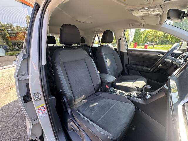 Volkswagen T-Roc 1.5 TSI DSG Style | Elektrische achterklep | Massagestoel bestuurder | Carplay | Stoelverwarming |