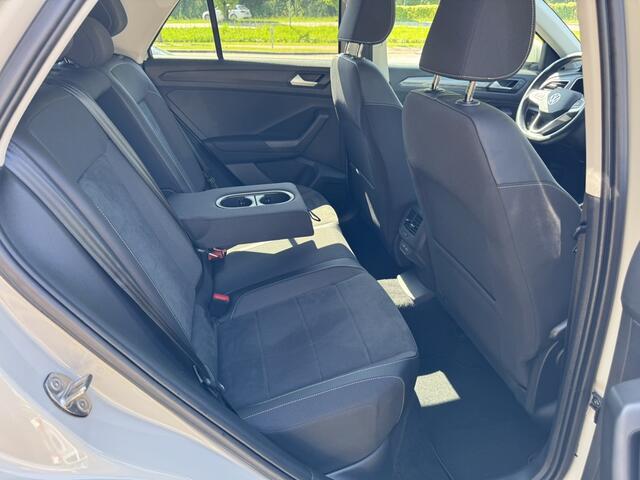 Volkswagen T-Roc 1.5 TSI DSG Style | Elektrische achterklep | Massagestoel bestuurder | Carplay | Stoelverwarming |