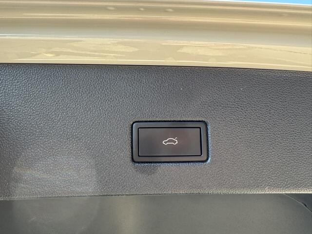 Volkswagen T-Roc 1.5 TSI DSG Style | Elektrische achterklep | Massagestoel bestuurder | Carplay | Stoelverwarming |