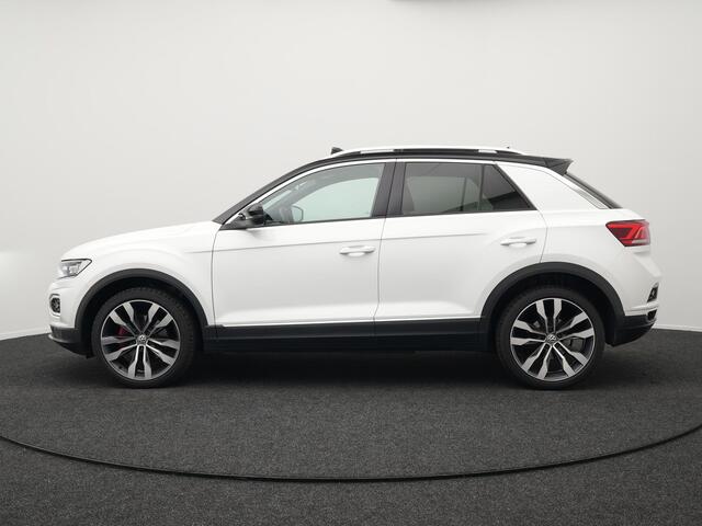 Volkswagen T-Roc 2.0 TSI 4Motion Sport 190pk DSG | Panodak | Adaptive Cruise | Camera | LED Koplampen | Navi | Stuur\Stoelverwaming | Spraakbediening |
