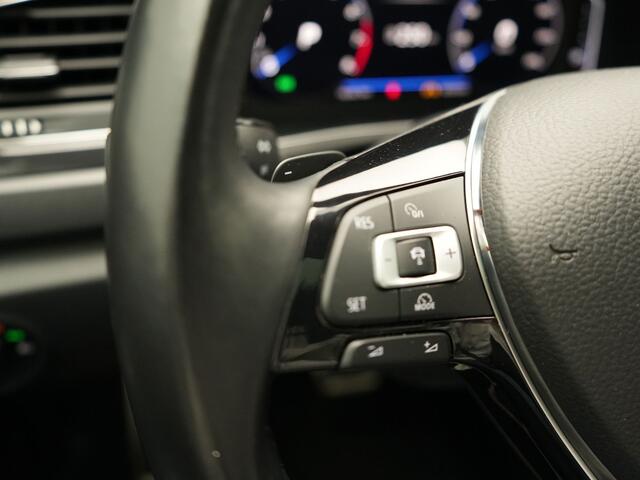 Volkswagen T-Roc 2.0 TSI 4Motion Sport 190pk DSG | Panodak | Adaptive Cruise | Camera | LED Koplampen | Navi | Stuur\Stoelverwaming | Spraakbediening |