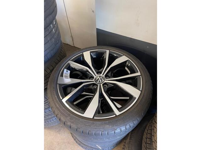 Volkswagen T-Roc 1.5 TSI 150pk DSG R-Line Black Style | 4j garantie | Beats