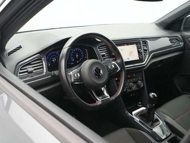 Volkswagen T-Roc 1.5 TSI 150pk Sport Business R Line Navigatie Trekhaak Camera Elek. kofferklep 204