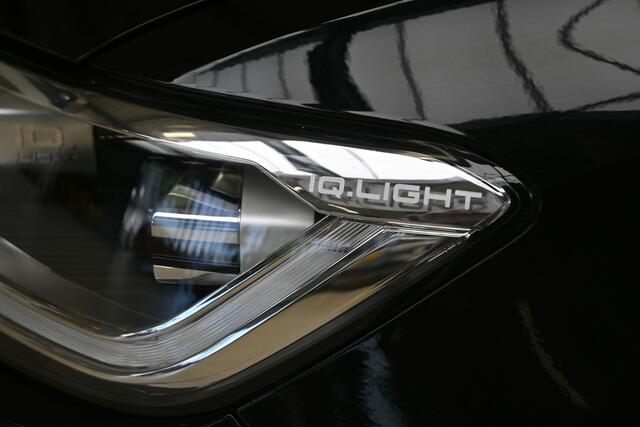 Volkswagen T-Roc 1.5 TSI 150pk R-Line Business+ | IQ. Light | Elek. klep | Trekhaak | Keyless |