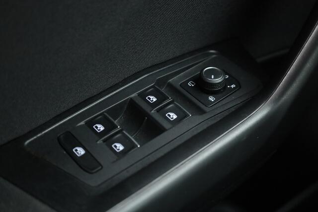 Volkswagen T-Roc 1.5 TSI | Navi | Afn. Trekhaak | Camera | Adapt. Cruise | Stoelverw.