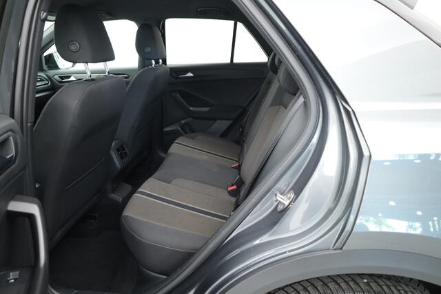 Volkswagen T-Roc 1.5 TSI | Navi | Afn. Trekhaak | Camera | Adapt. Cruise | Stoelverw.