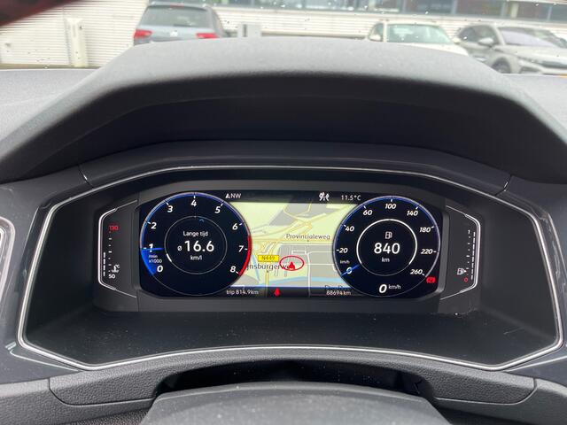 Volkswagen T-Roc 1.0 TSI Sport Executive Navigatie / Trekhaak / Camera / Parkeersensoren / Sport interieur