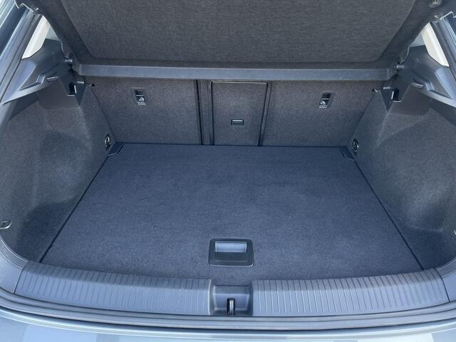 Volkswagen T-Roc 1.5 TSI Sport | LED | Trekhaak | Carplay | Navi | Camera | PDC