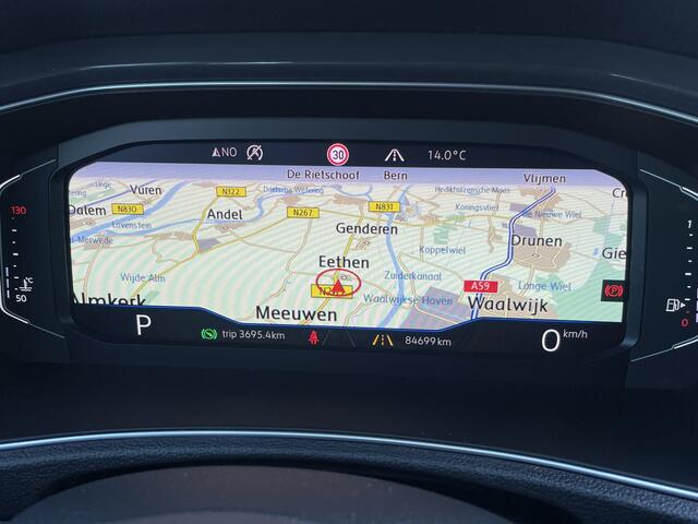Volkswagen T-Roc 1.5 TSI Sport | LED | Trekhaak | Carplay | Navi | Camera | PDC
