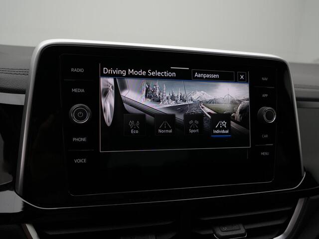 Volkswagen T-Roc R-Line 1.5 TSI 110 kW / 150 pk DSG | Panoramadak | Achteruitrijcamera | Navigatie | Stoelverwarming | 18 inch