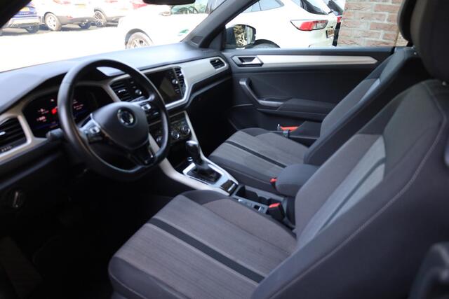 Volkswagen T-Roc Cabrio 1.5 TSI Style STOELVERW CLIMATE DAB CRUISE 2x PDC 17''LMV WINDSCHERM NAVI NAP VOICE iQ-DRIVE
