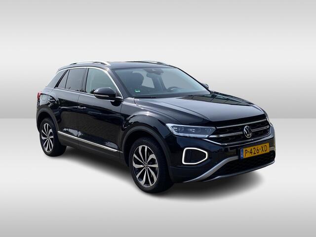 Volkswagen T-Roc 1.5 TSI Style / Stoelverwarming / App Connect / Parkeersensoren / R17 / VW